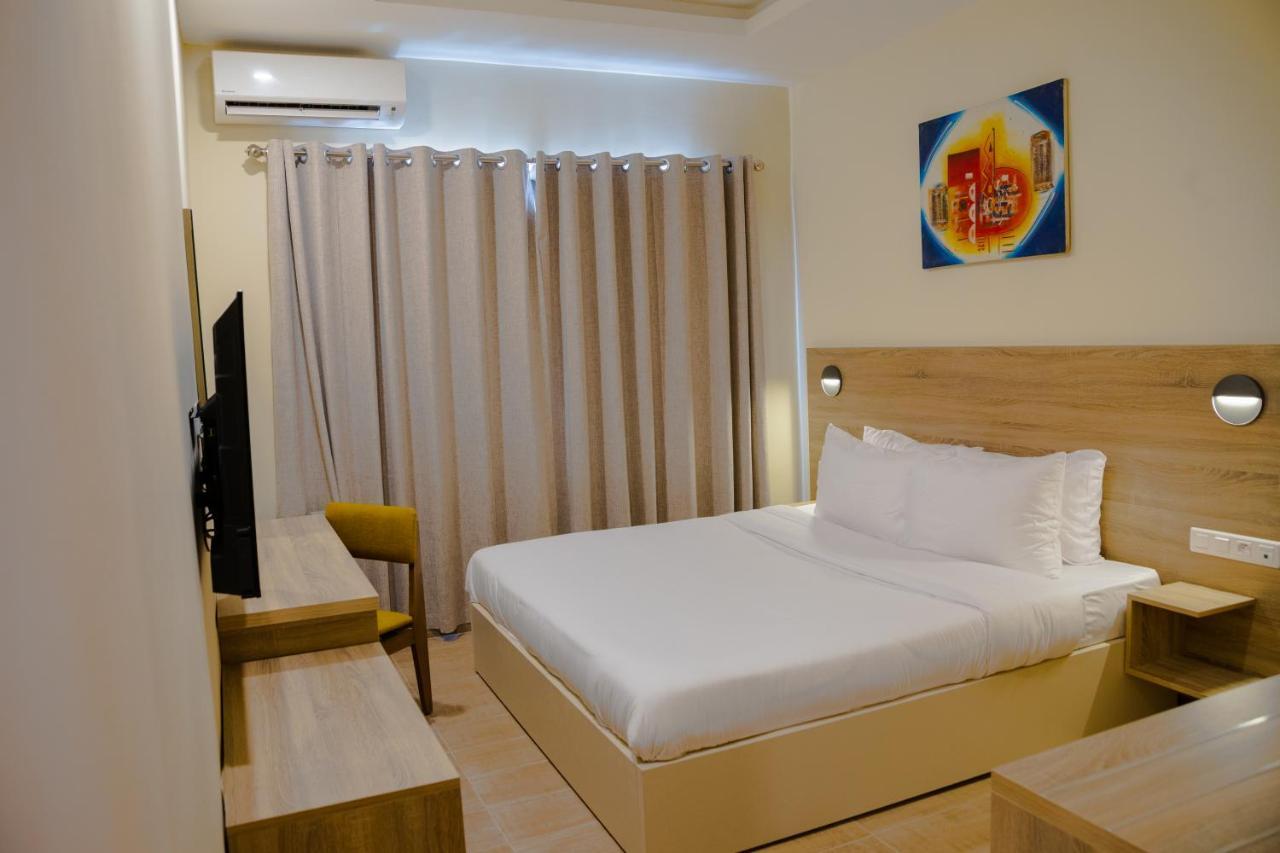 Silver Moon Hotel Abidżan Zewnętrze zdjęcie